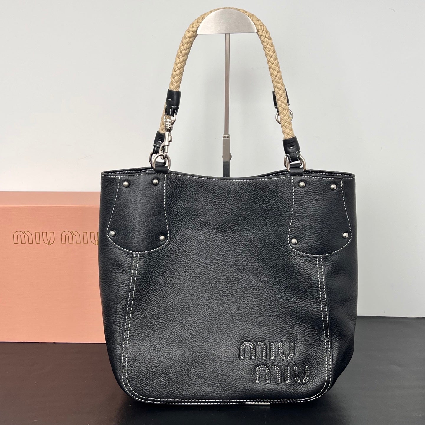 15RA3BDE Stylish leather bag