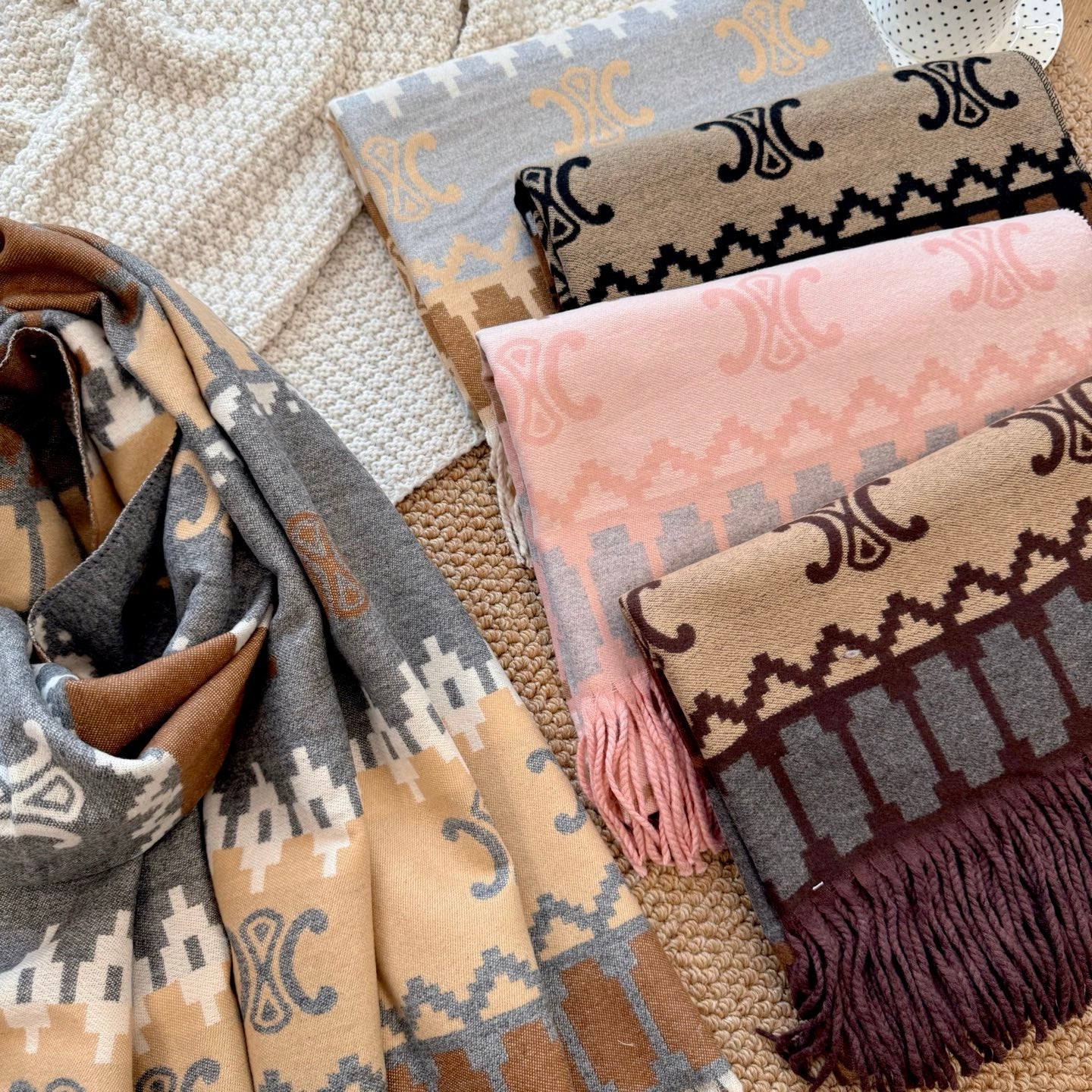 185ZN61WDE Stylish Winter Scarves