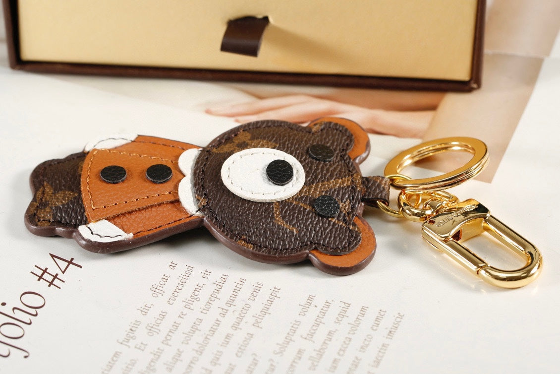 3RE14ADE Stylish key closure
