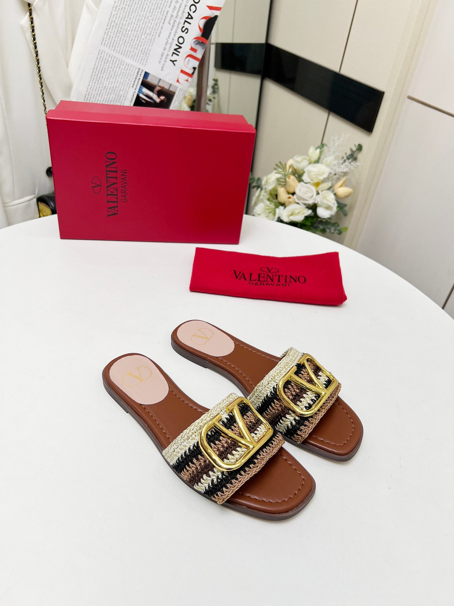255QVL31ZDE Stylish leather Slippers