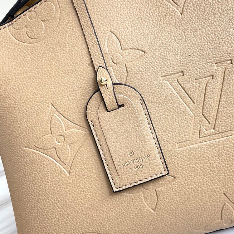 1E059BDE Stylish leather bag