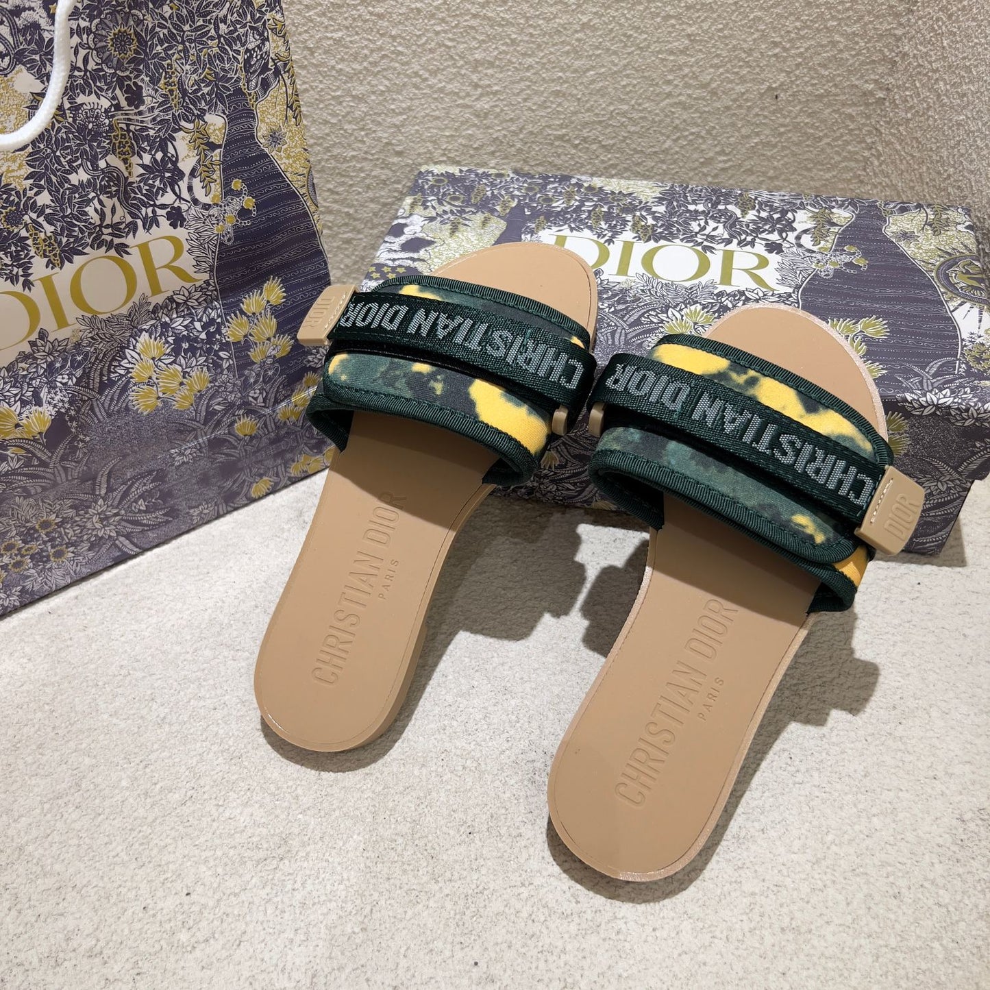 14D18ZDE Stylish slippers