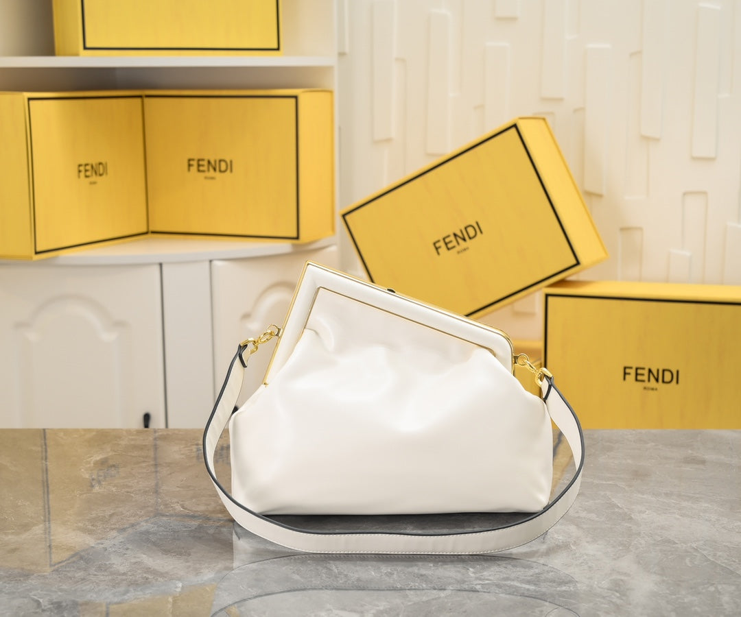 2XF20BDE Stylish leather bag