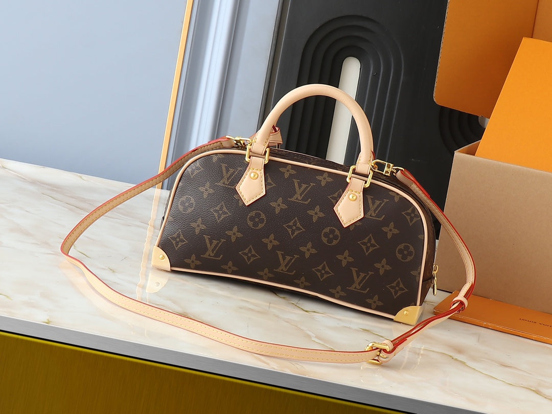 165NE101BDE Stylish leather bag