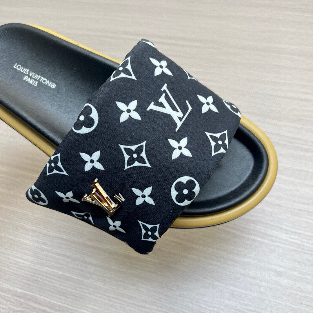 5QE10ZDE Stylish Slippers