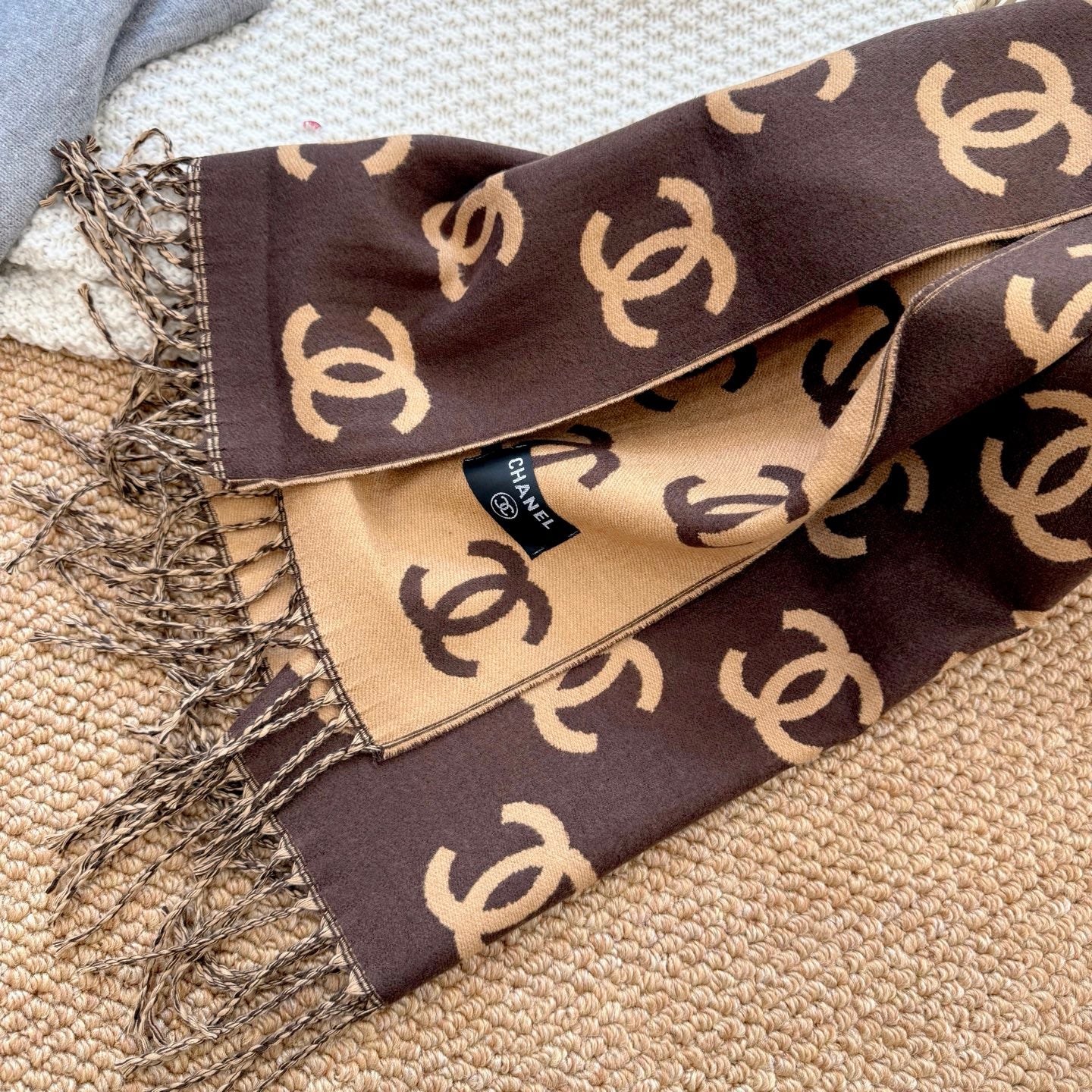 185ZC72WDE Stylish Winter Scarves