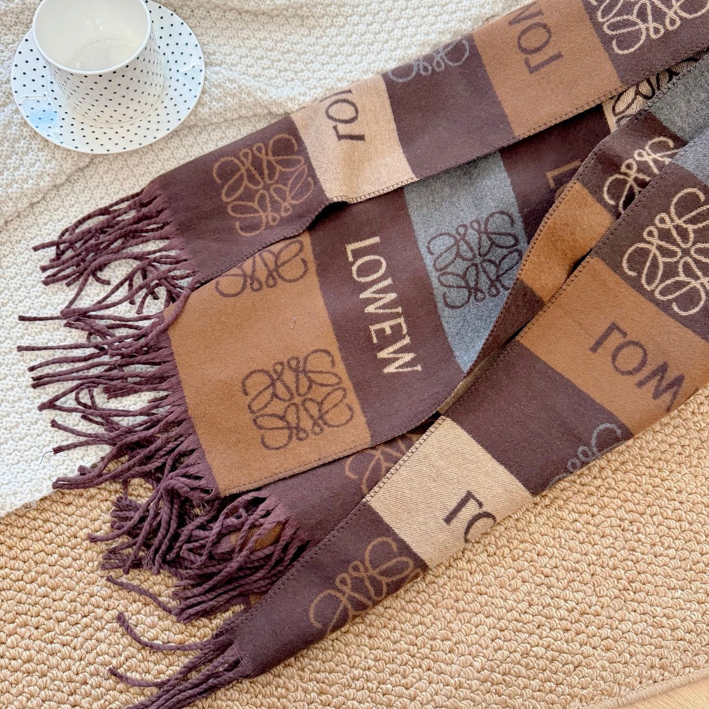 185ZA62WDE Stylish Winter Scarves