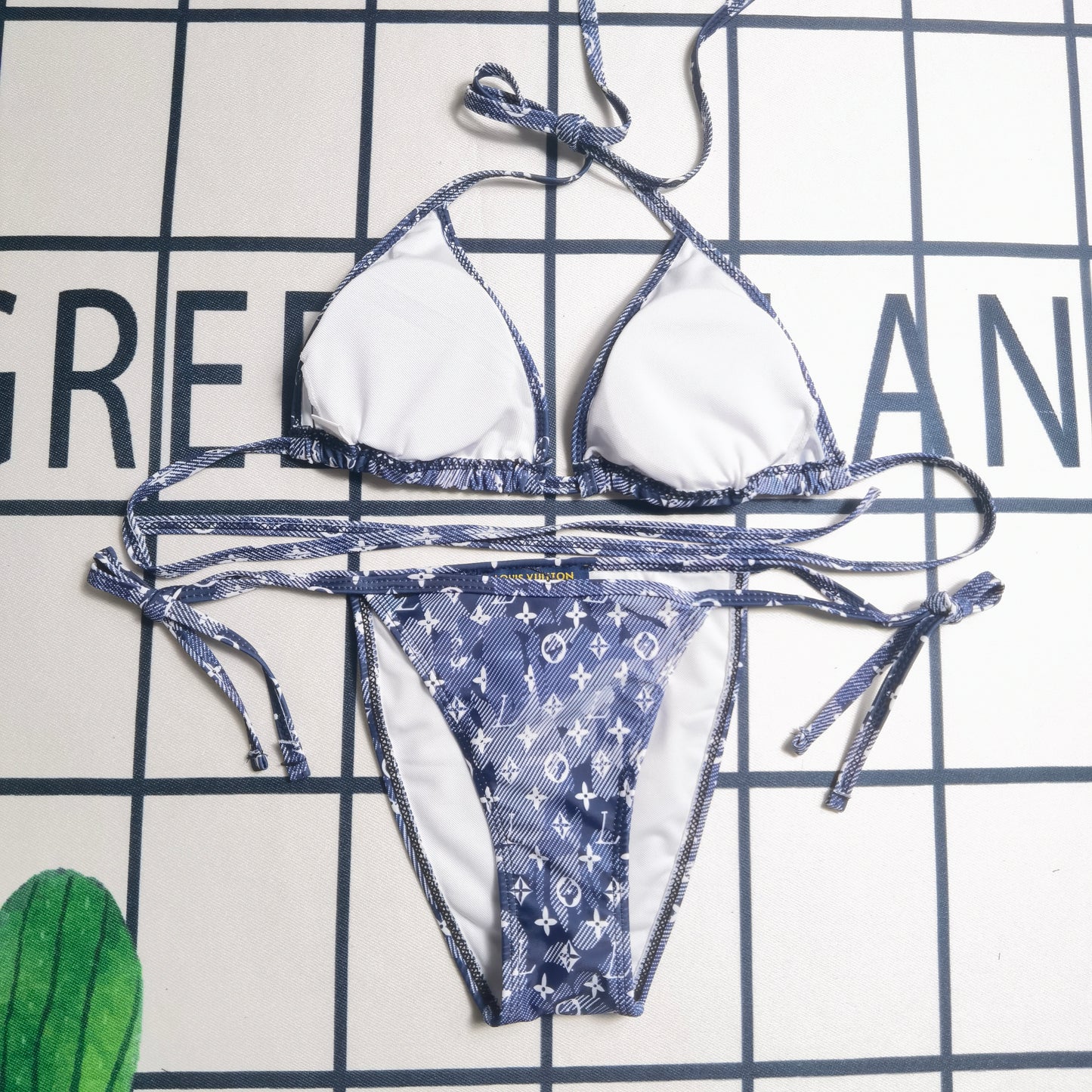 14E19YDE Stylish Bikini swimsuit