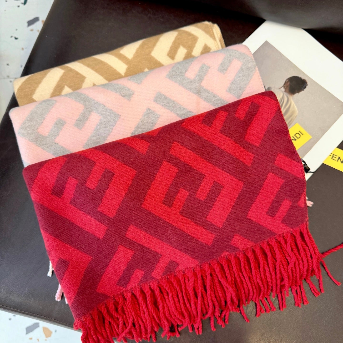 175RF1WDE Stylish Winter Scarves