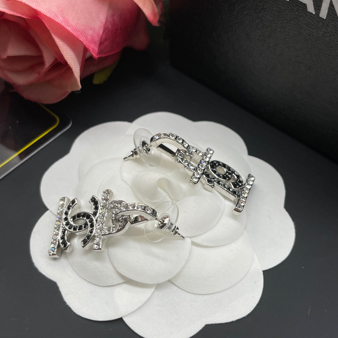14C898EDE Stylish Earrings