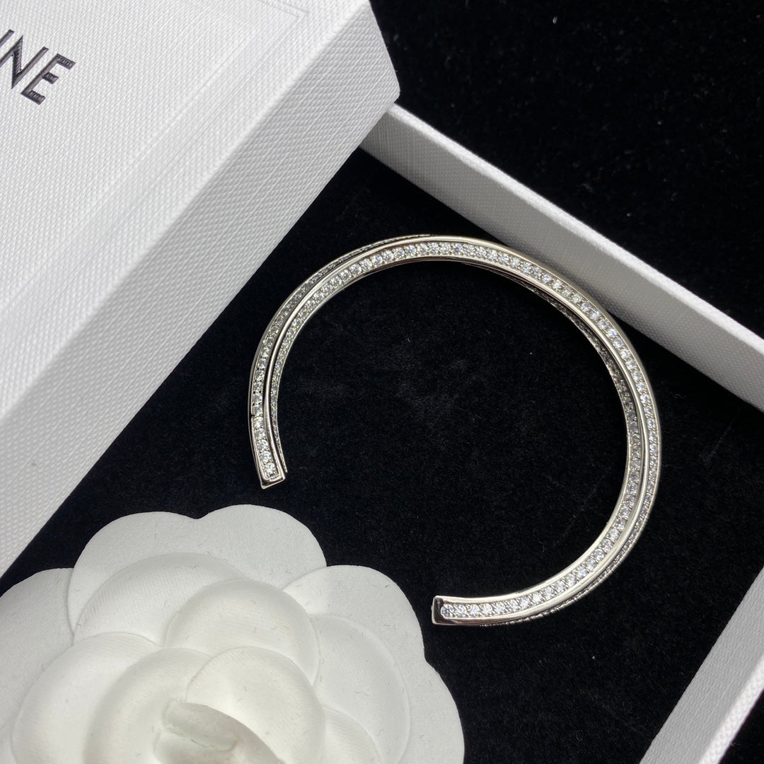 1XCL560KDE Stylish bracelet