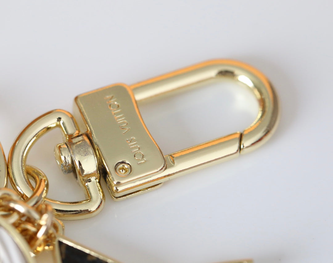 165XE13ADE Stylish Keychains