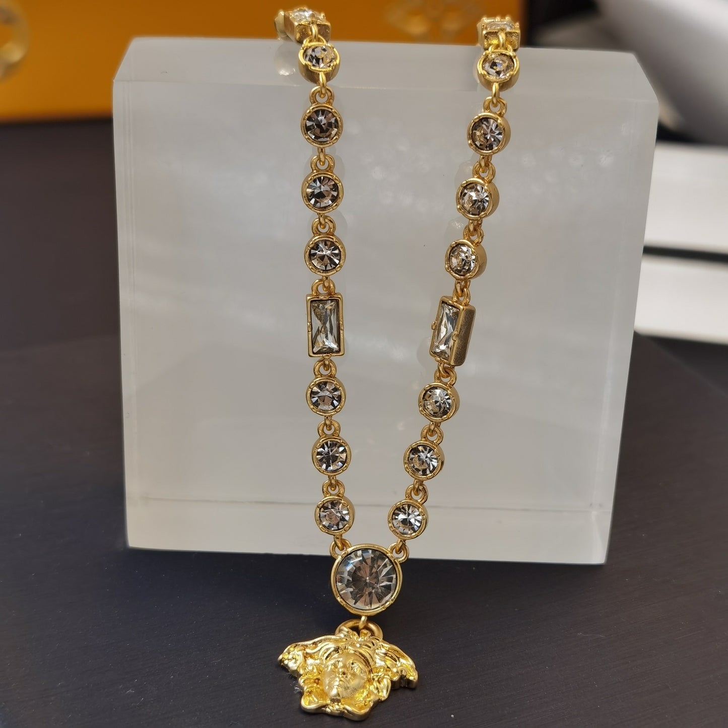 14V284XDE Stylish Earrings Bracelets Necklaces