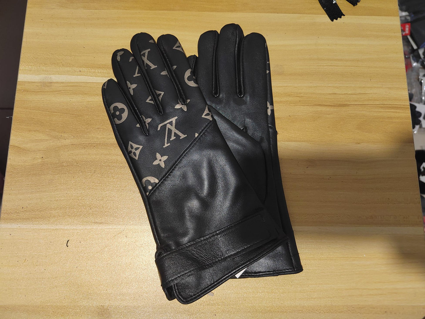 24E80SDE Stylish gloves