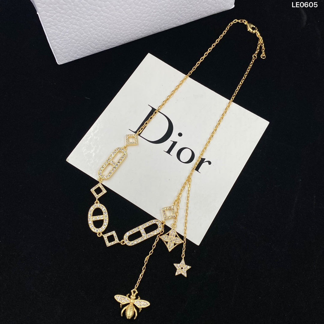 1YD197XDE Stylish Necklaces