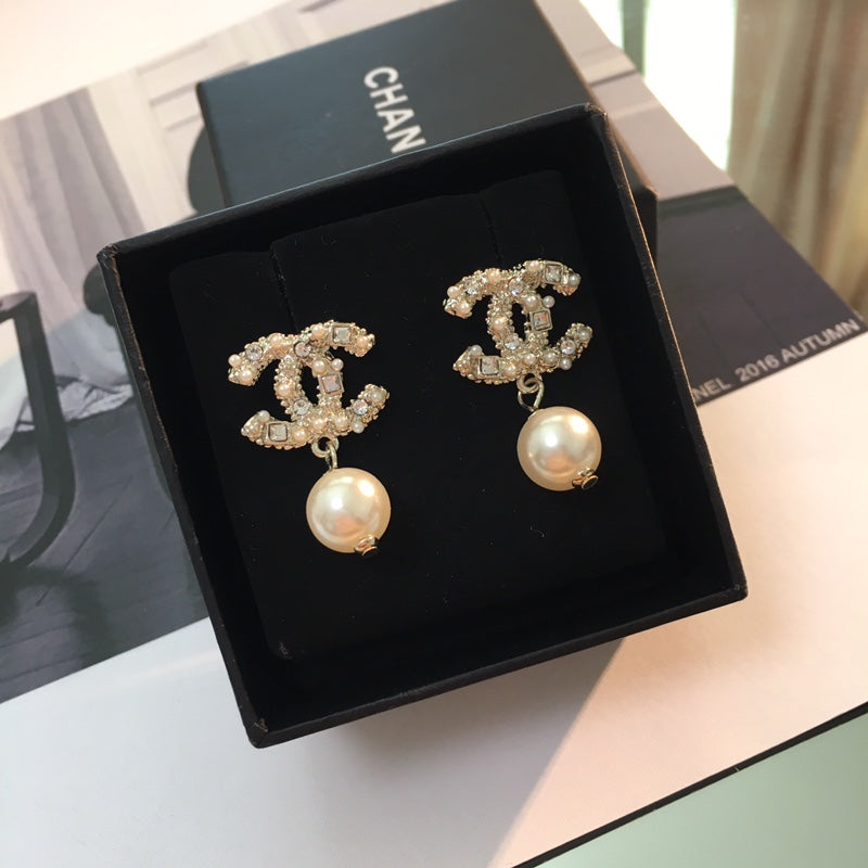 1NC41EDE Stylish Earrings