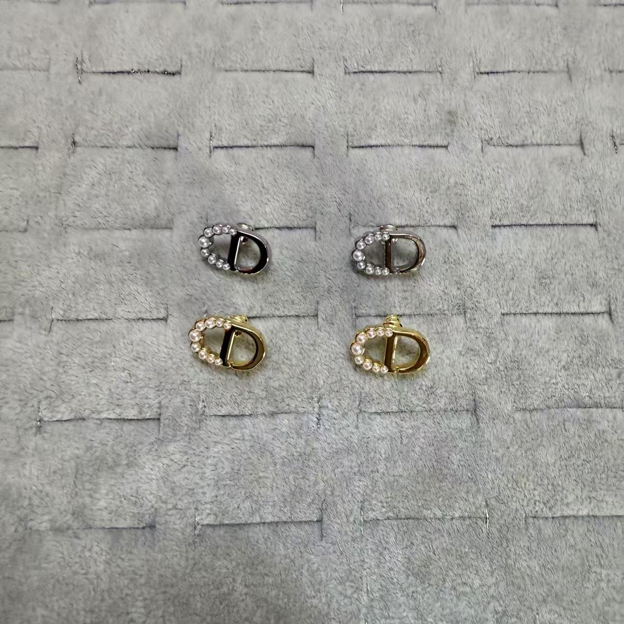 14D714EDE Stylish Earrings