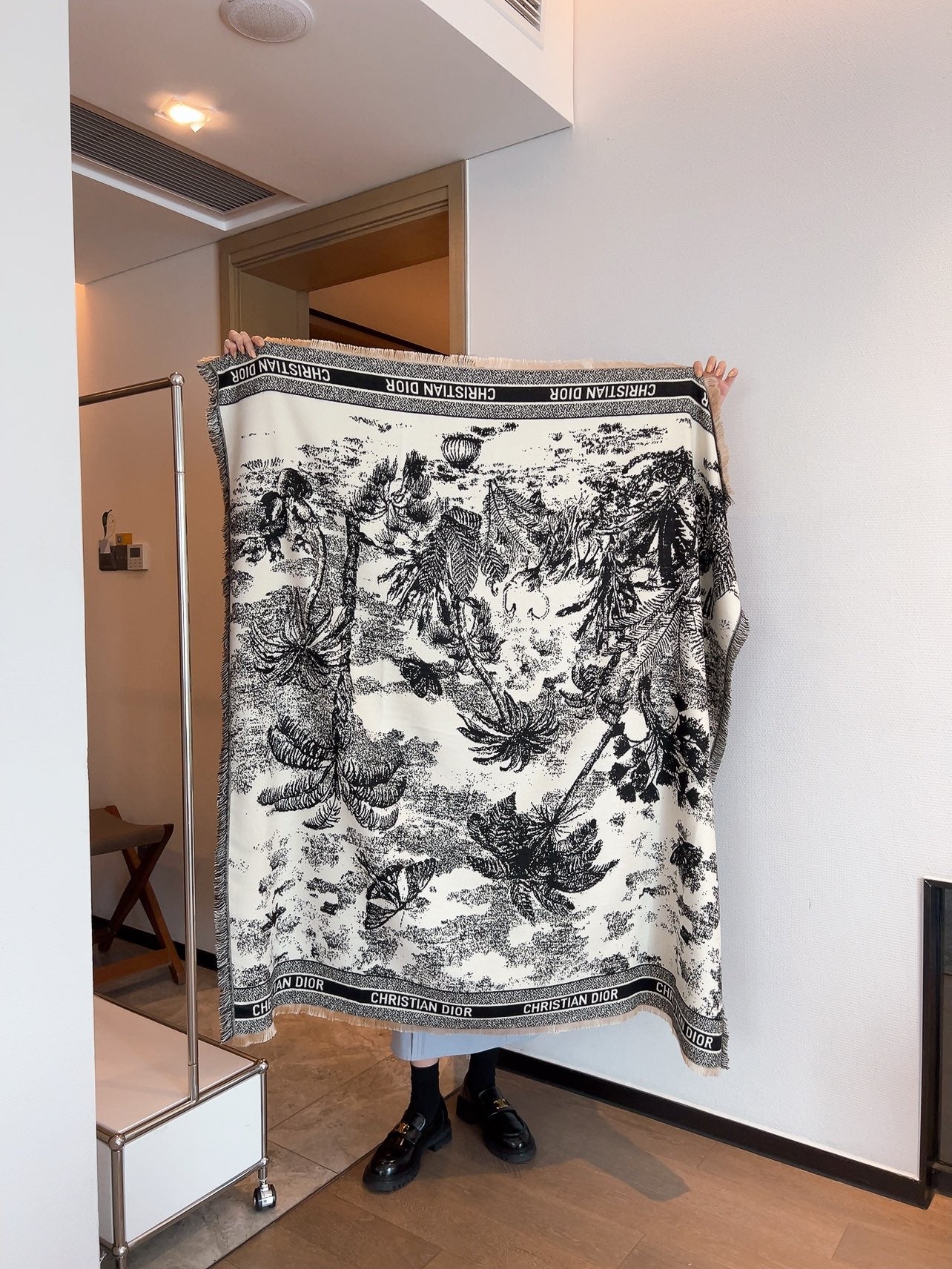 175RD5WDE Stylish Winter Scarves