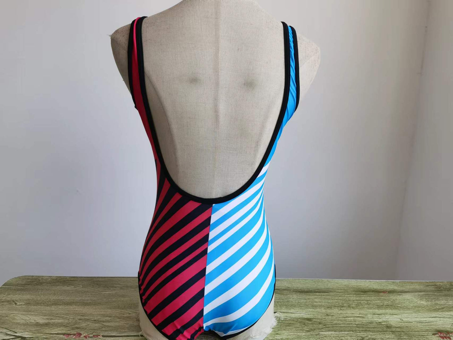 14D158YDE Stylish Bikini swimsuit