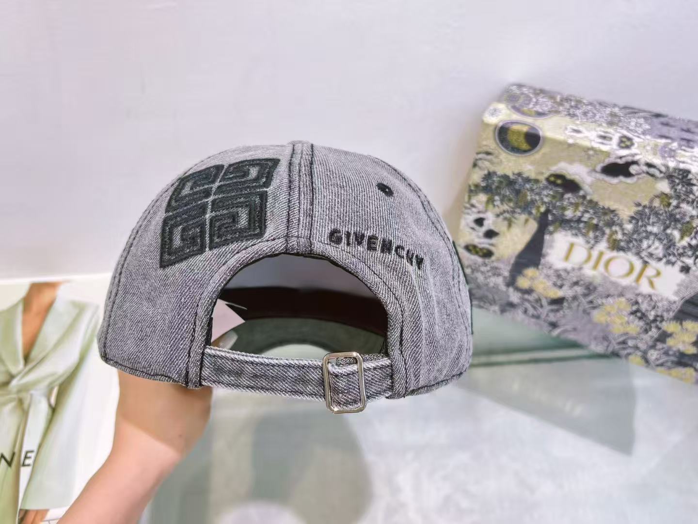 125ZGV508MDE Stylish hats