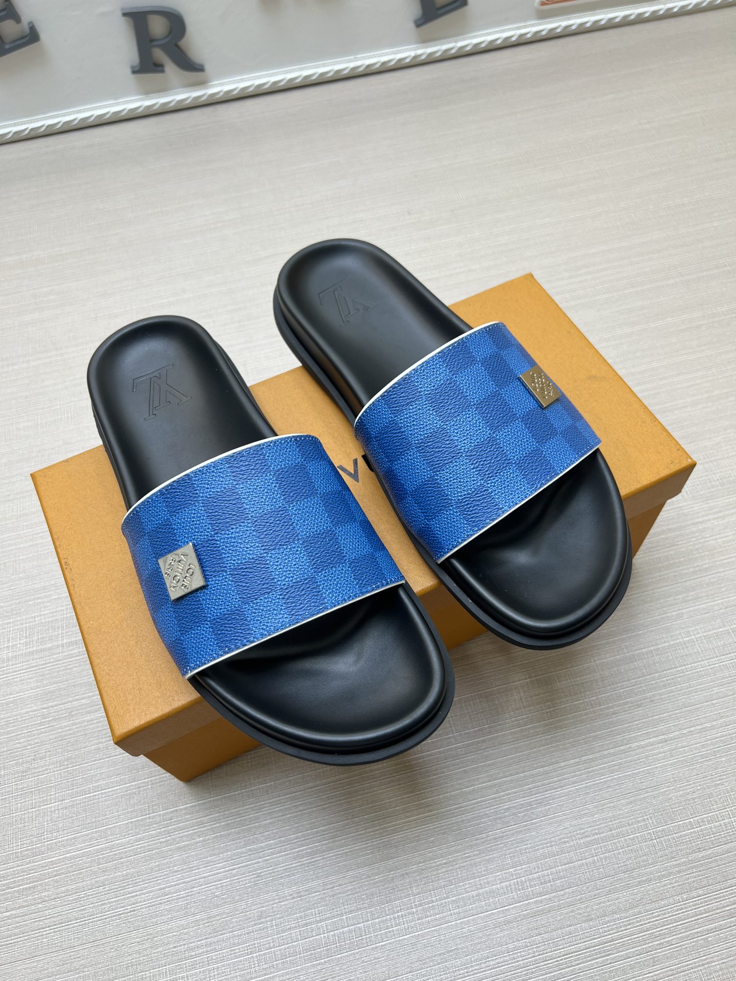 54E69ZDE Stylish slippers