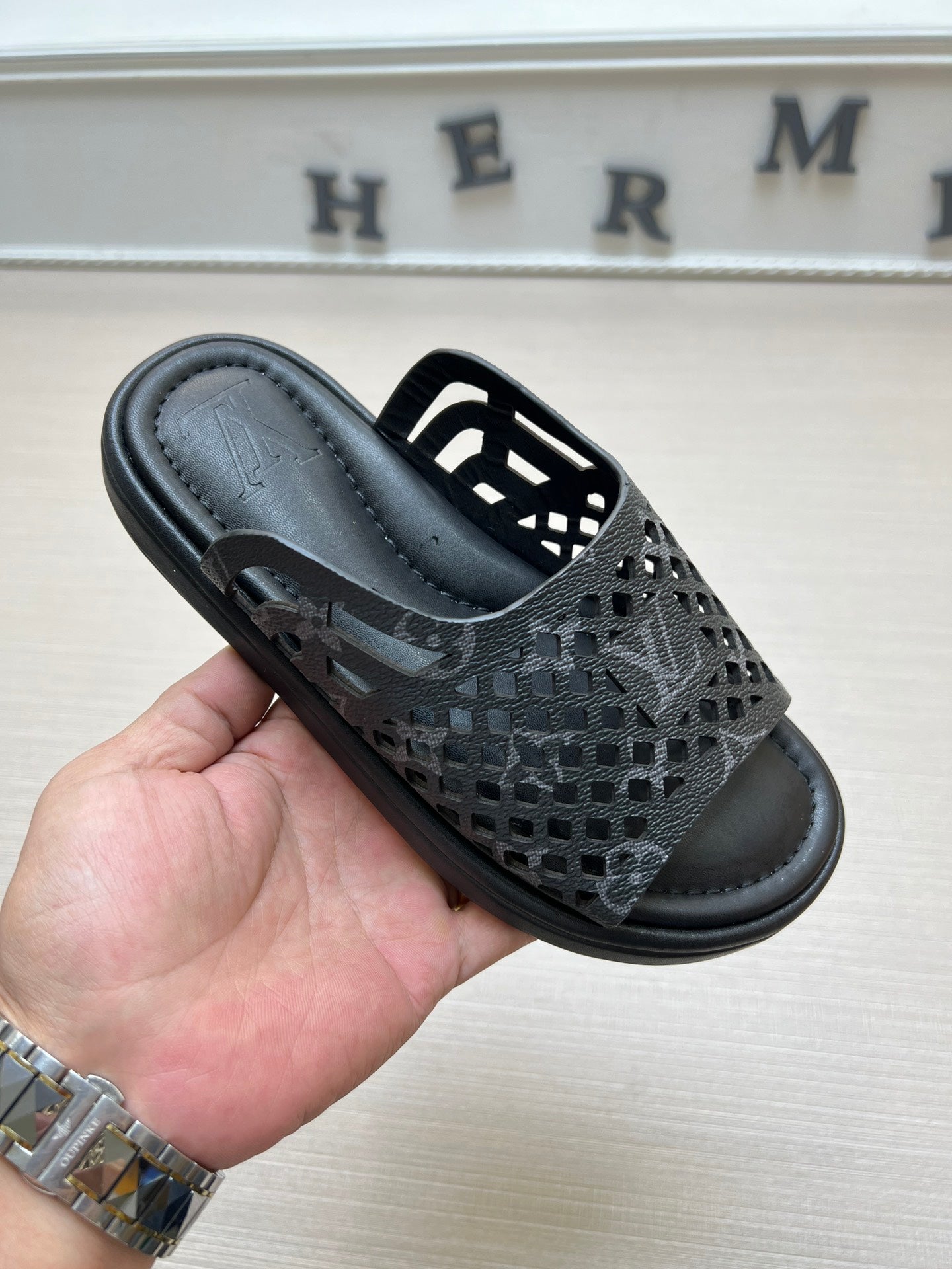 54E83ZDE Stylish slippers
