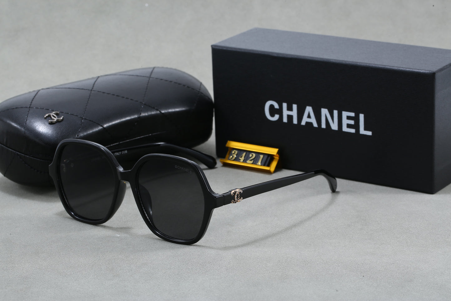 385RC40TDE Stylish Sunglasses