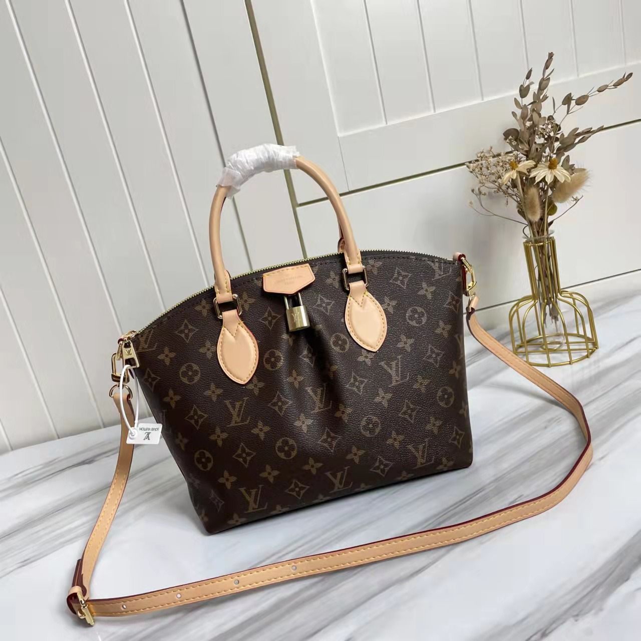 2EE1BDE Stylish leather bag