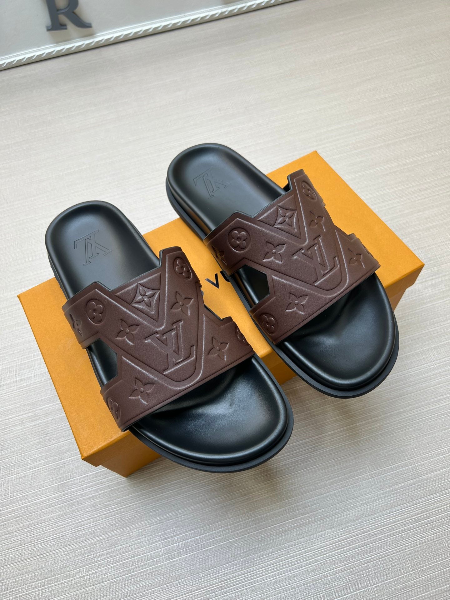 54E66ZDE Stylish slippers