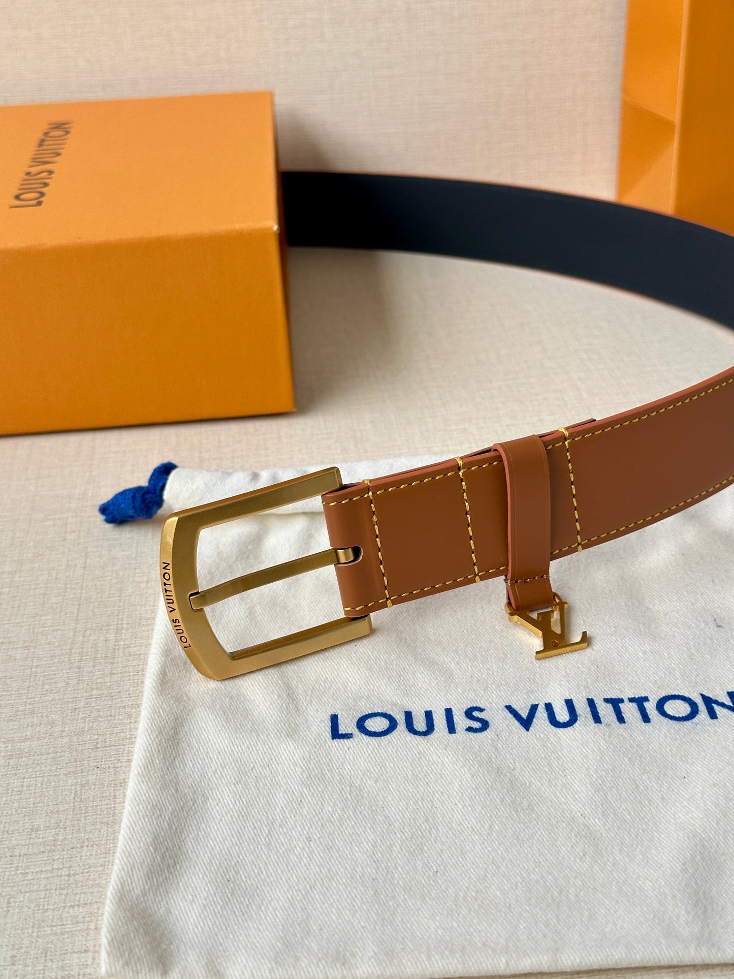 1WE160PDE Stylish High quality belt With full package