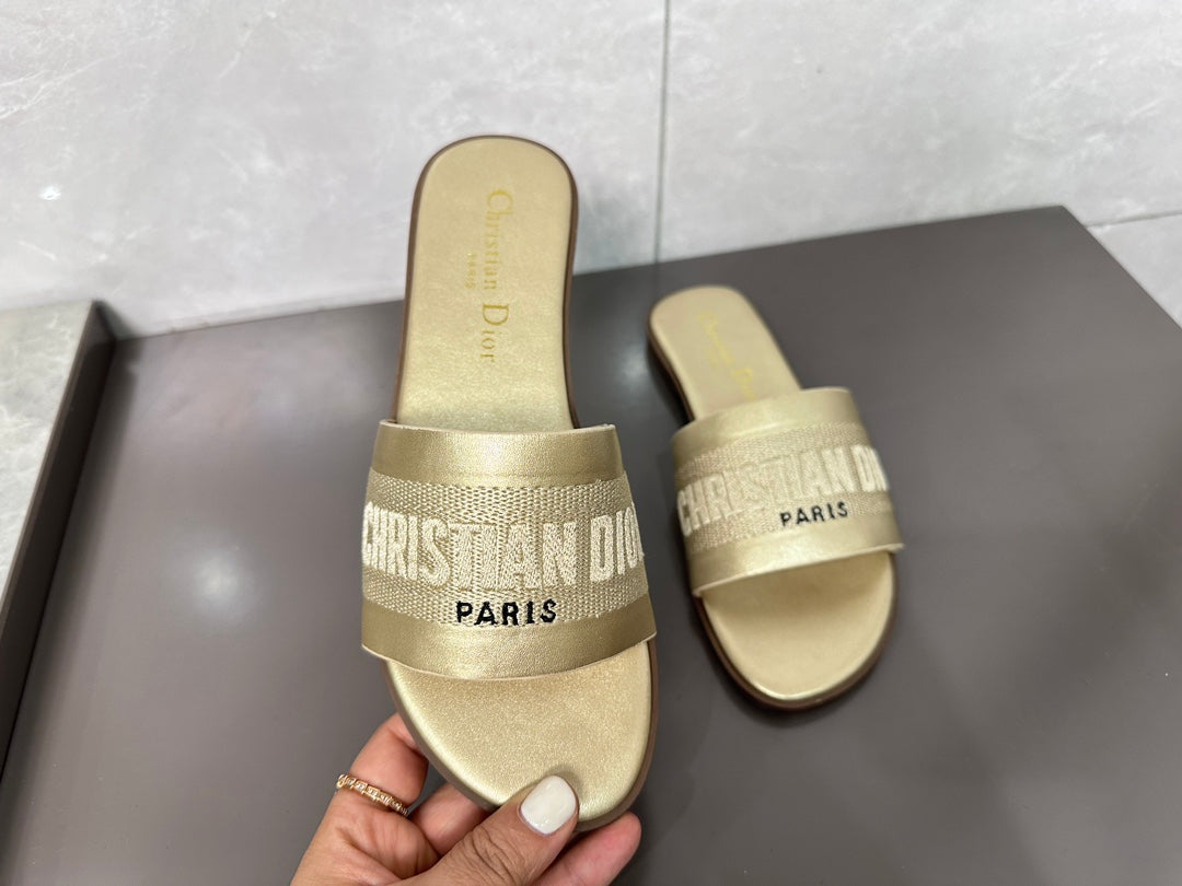 14D32ZDE Stylish slippers