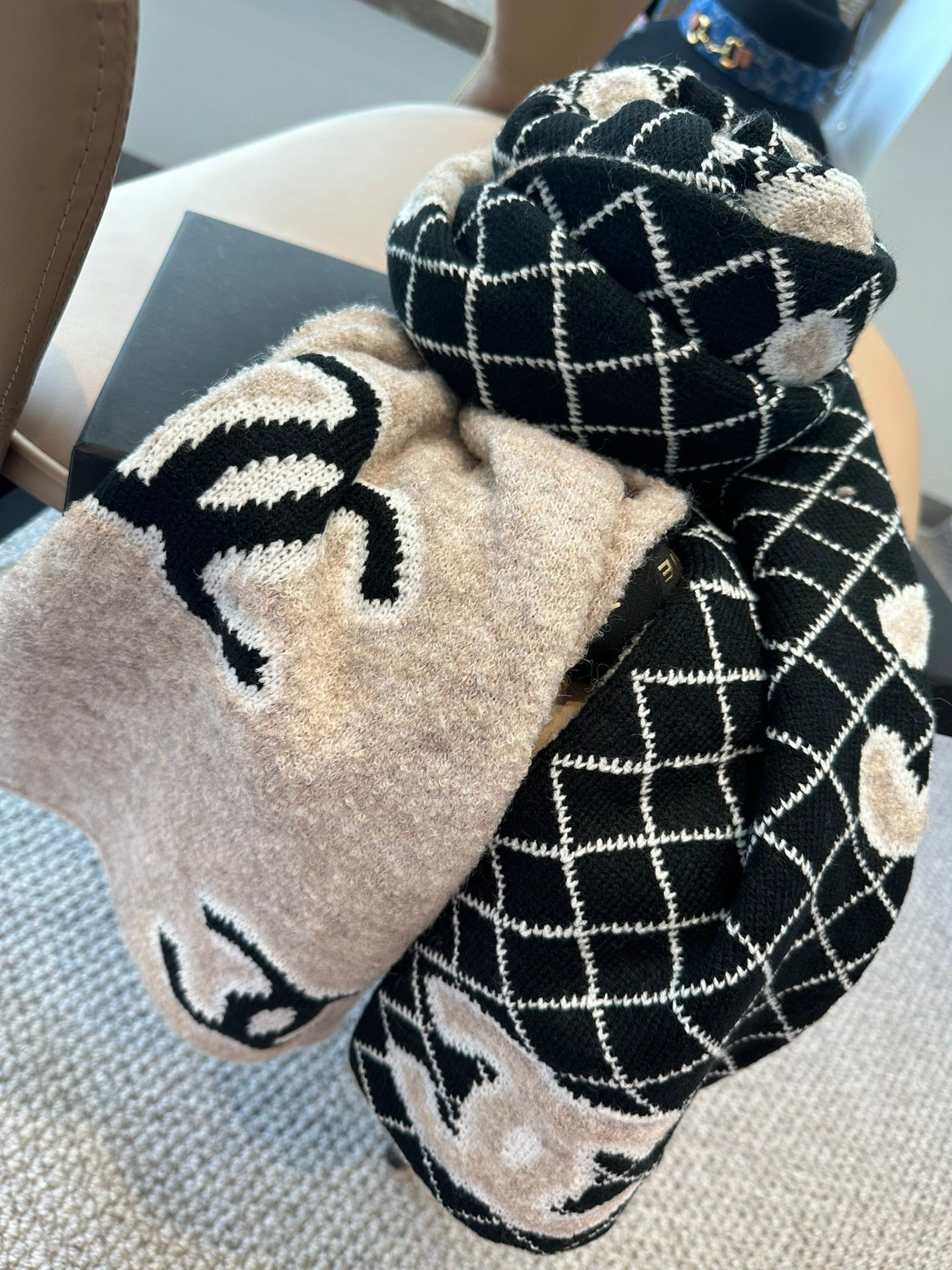 185ZC74WDE Stylish Winter Scarves