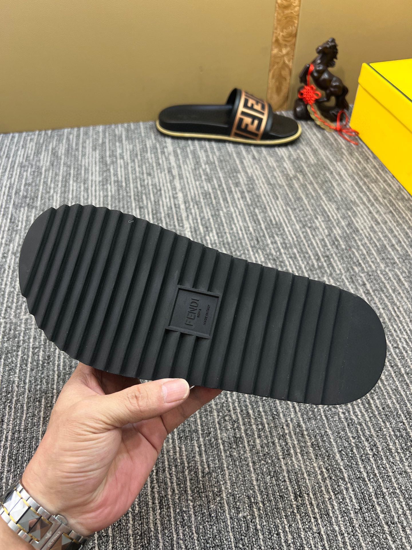 5YF111ZDE Stylish Slippers
