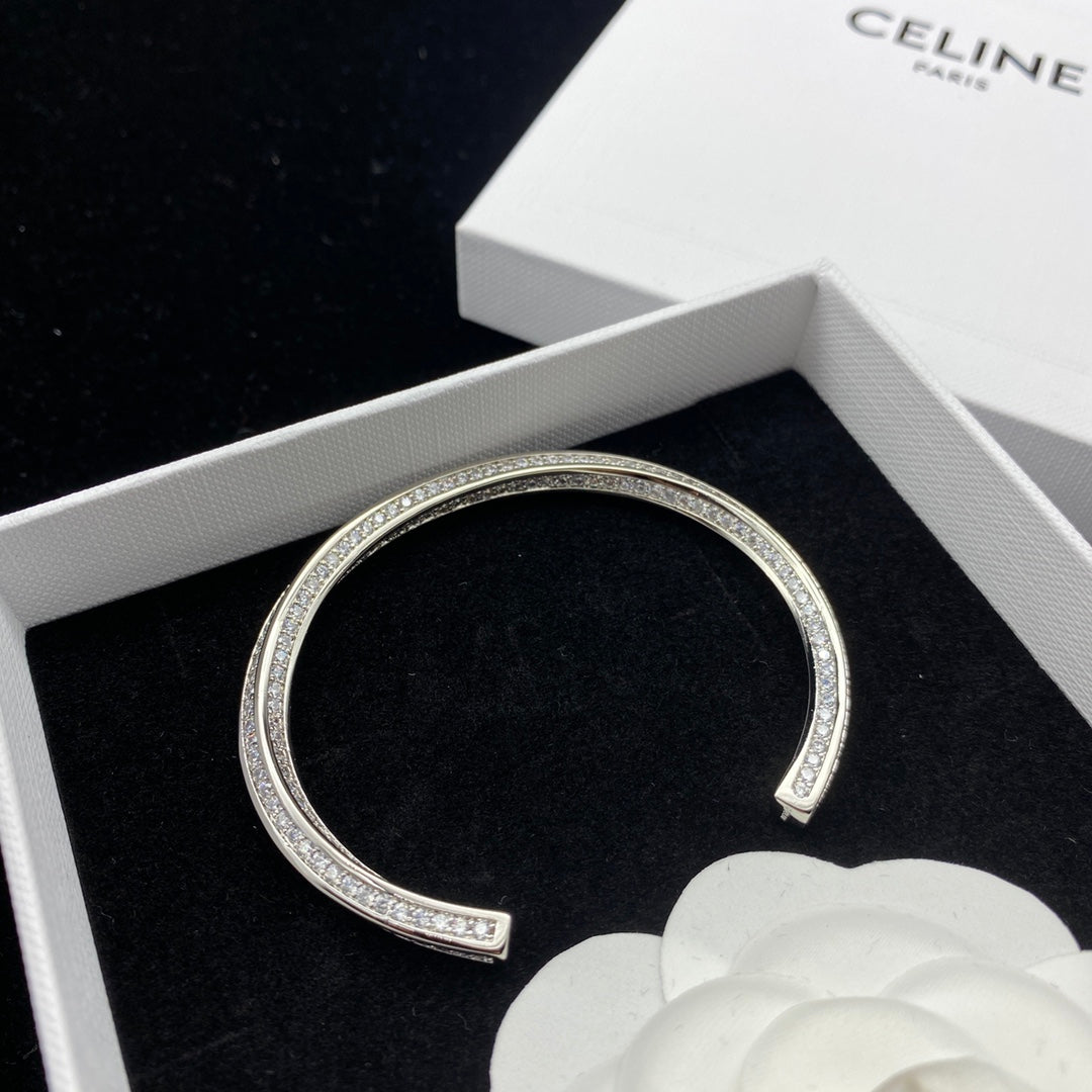 1XCL560KDE Stylish bracelet