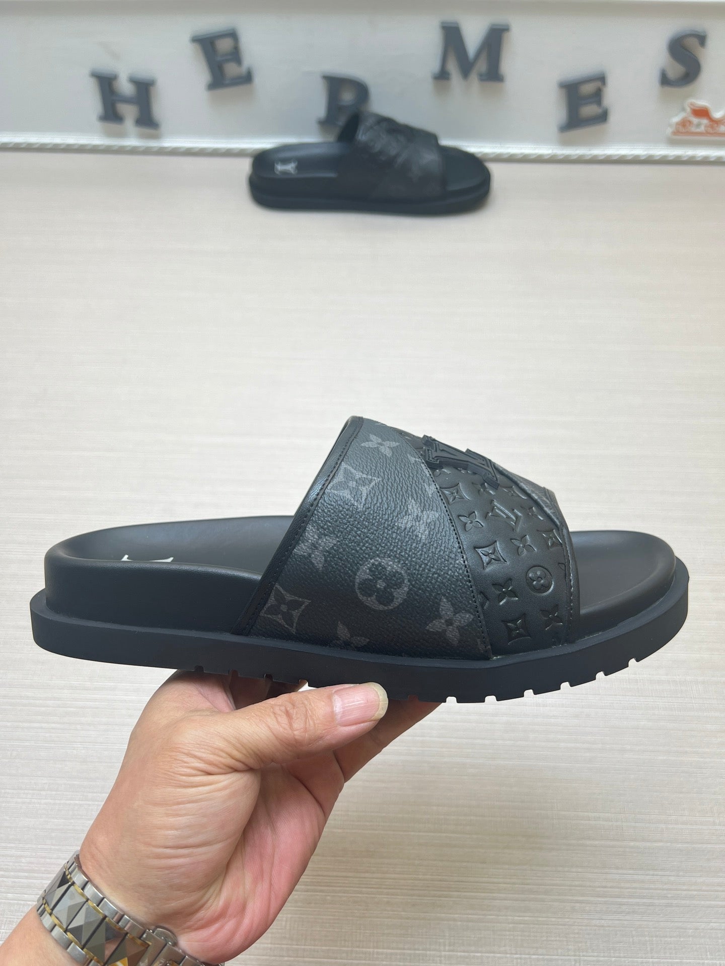 54E2ZDE Stylish slippers