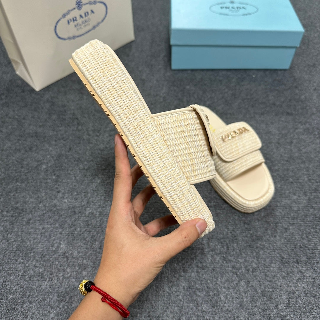 14PD24ZDE Stylish slippers