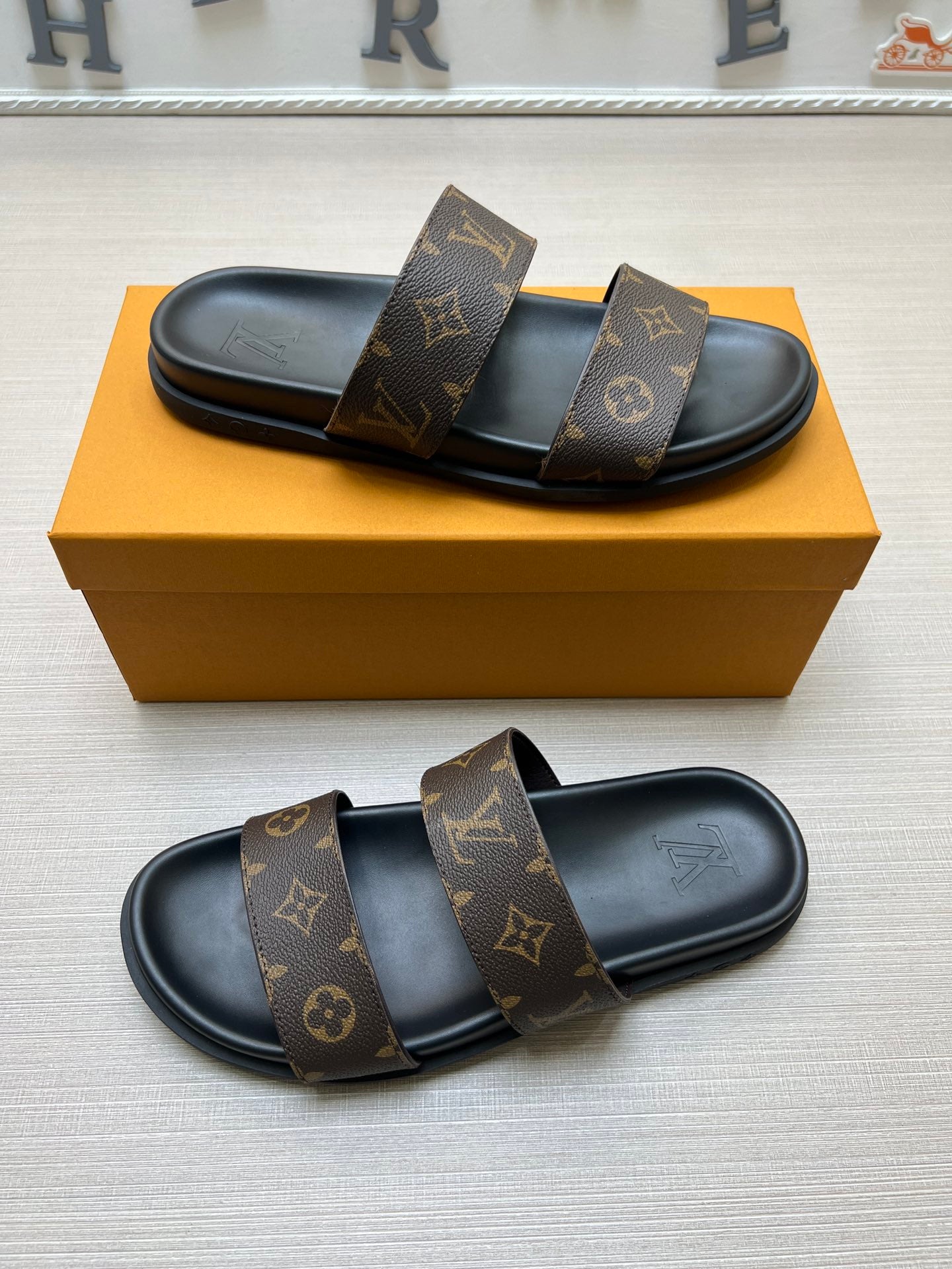 54E57ZDE Stylish slippers