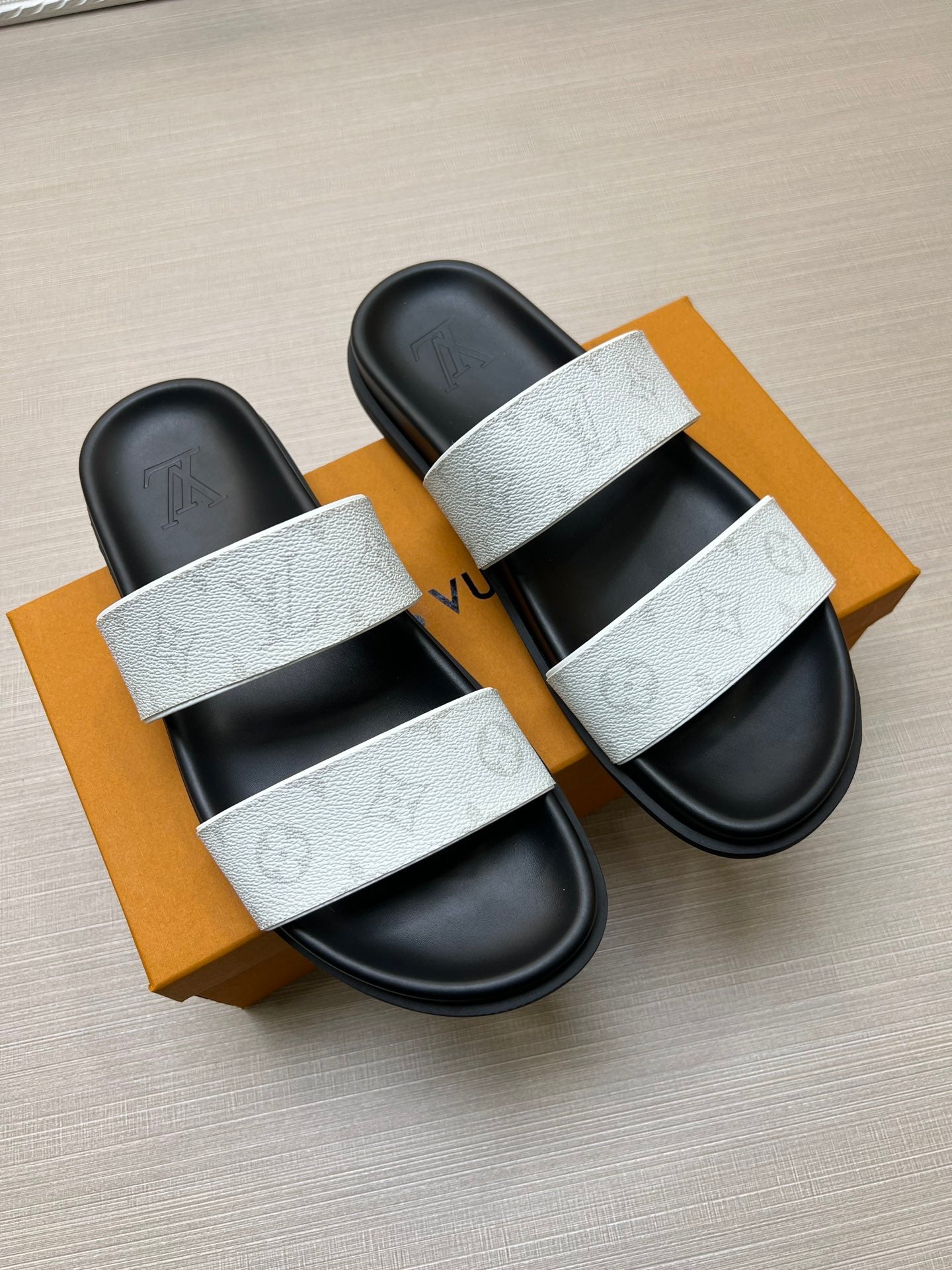 54E58ZDE Stylish slippers