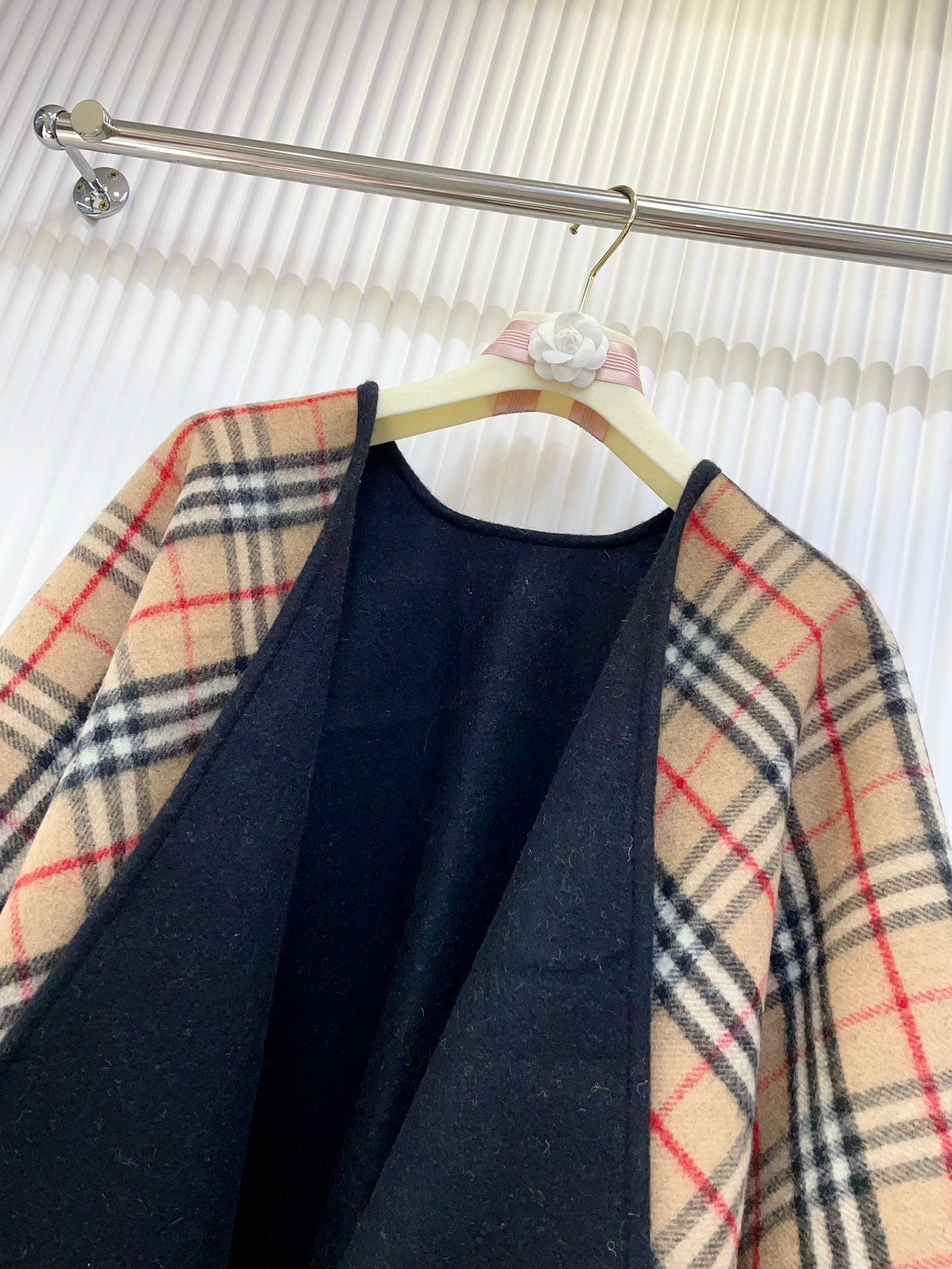 185ZR49WDE Stylish cape