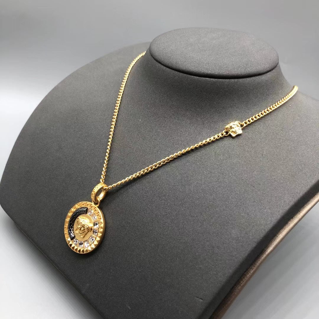 175RV82XDE Stylish Necklace