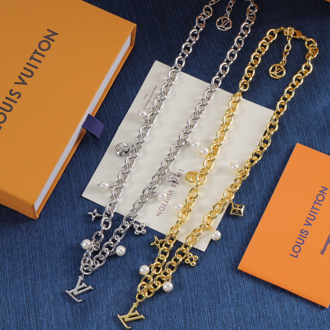 175RE32XDE Stylish Necklaces .