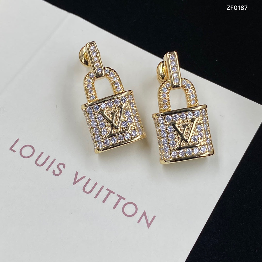 1YE334XDE Stylish Necklaces Earrings