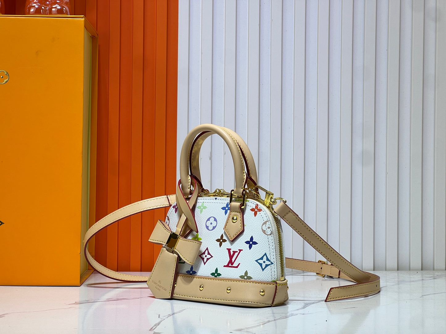 175NE24BDE Stylish leather bag