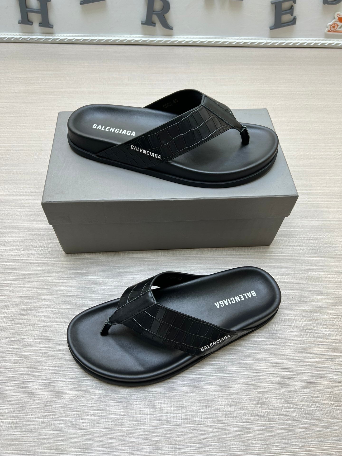 54J98ZDE Stylish slippers