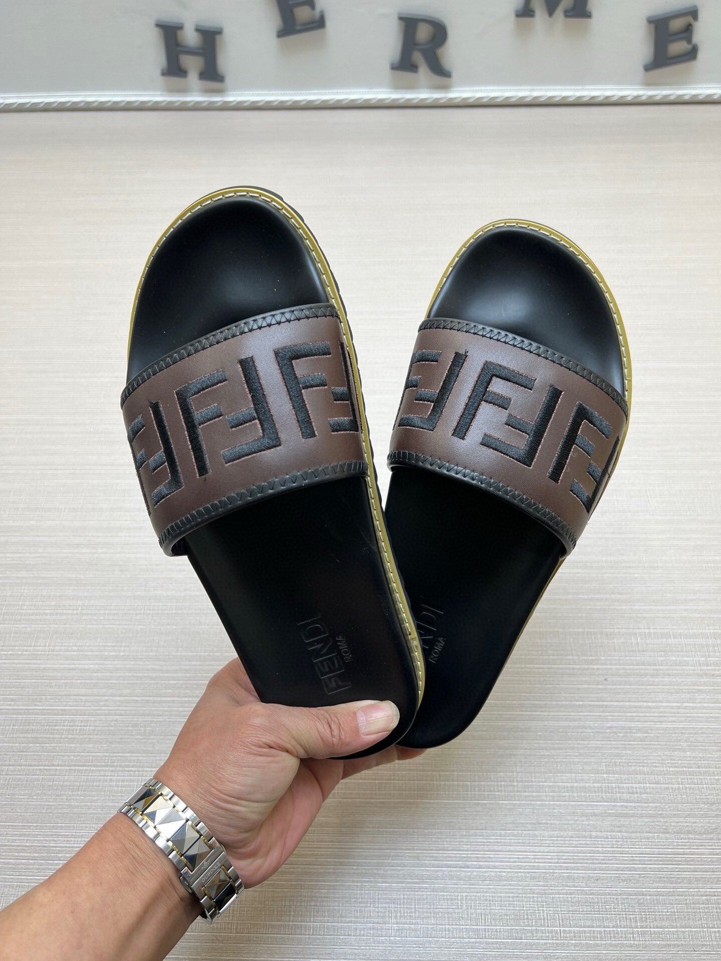 54F25ZDE Stylish slippers