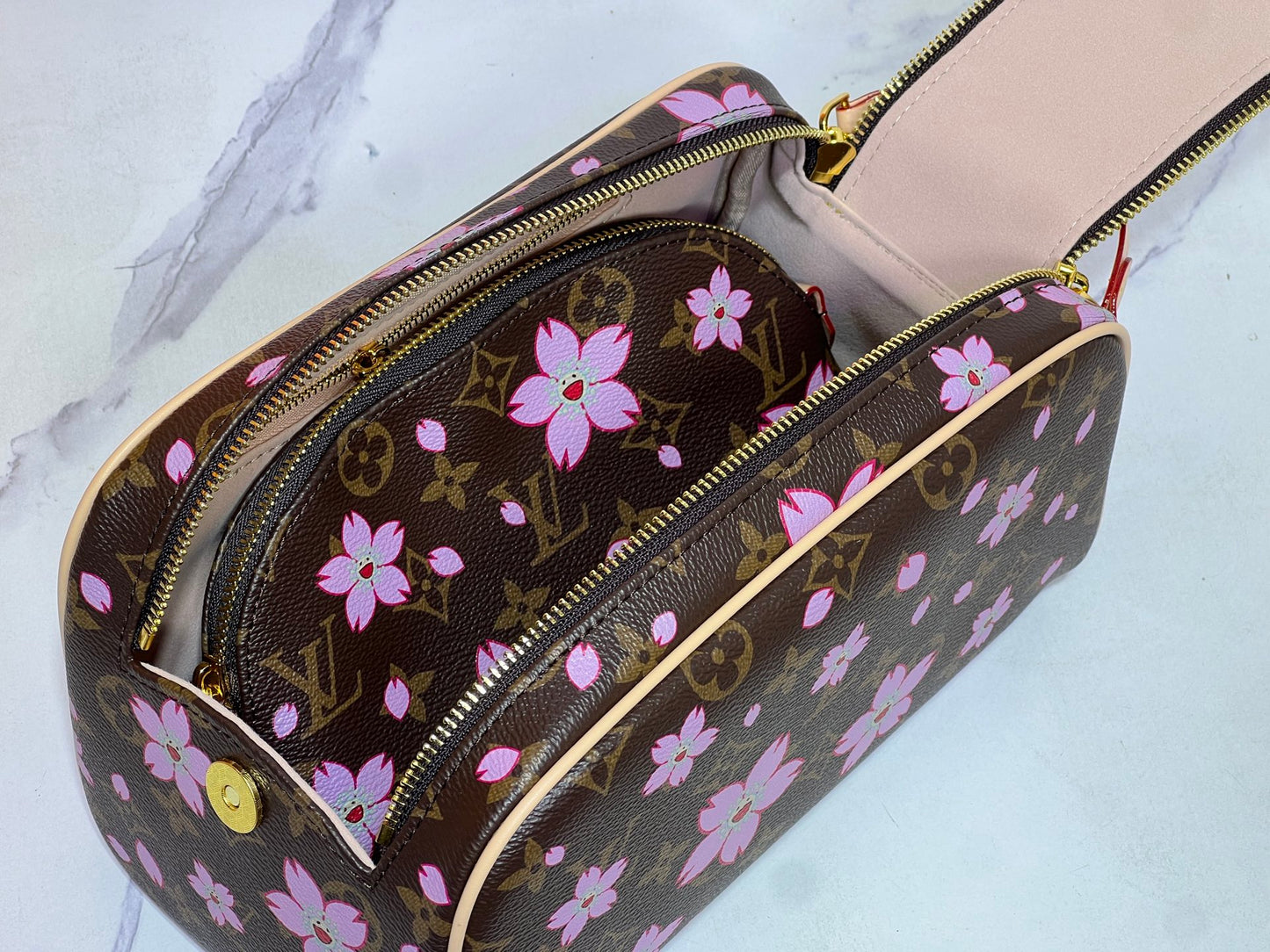 165NE108BDE Stylish leather bag