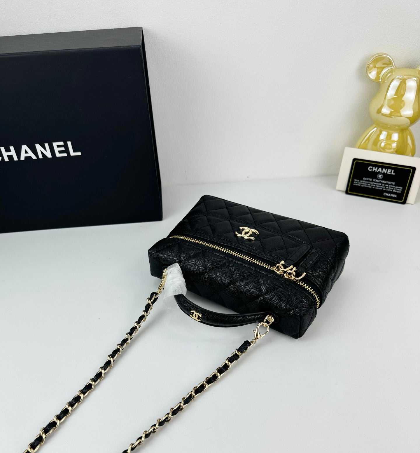 155QC3BDE Stylish leather caviar bag