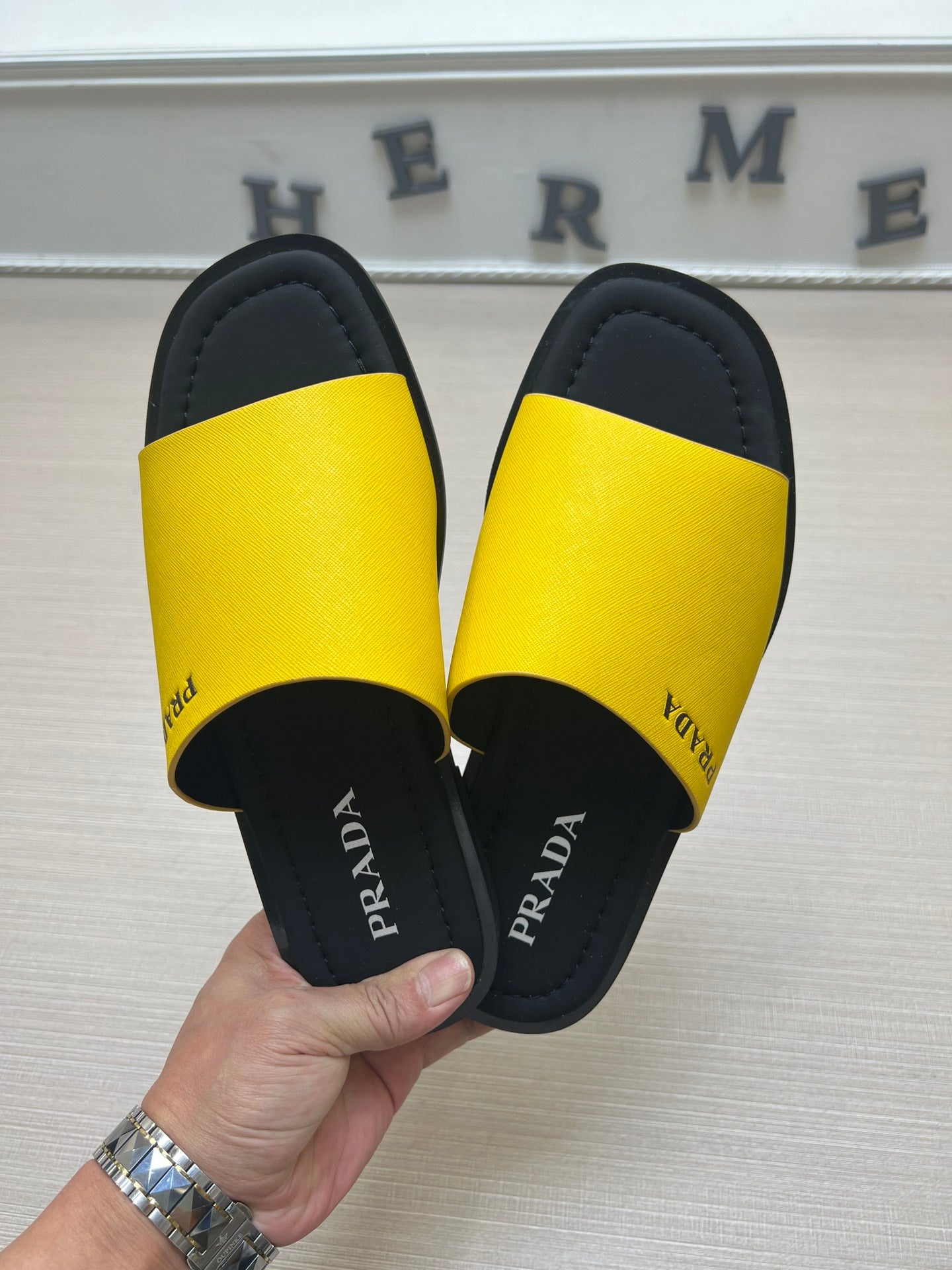 54PD75ZDE Stylish slippers