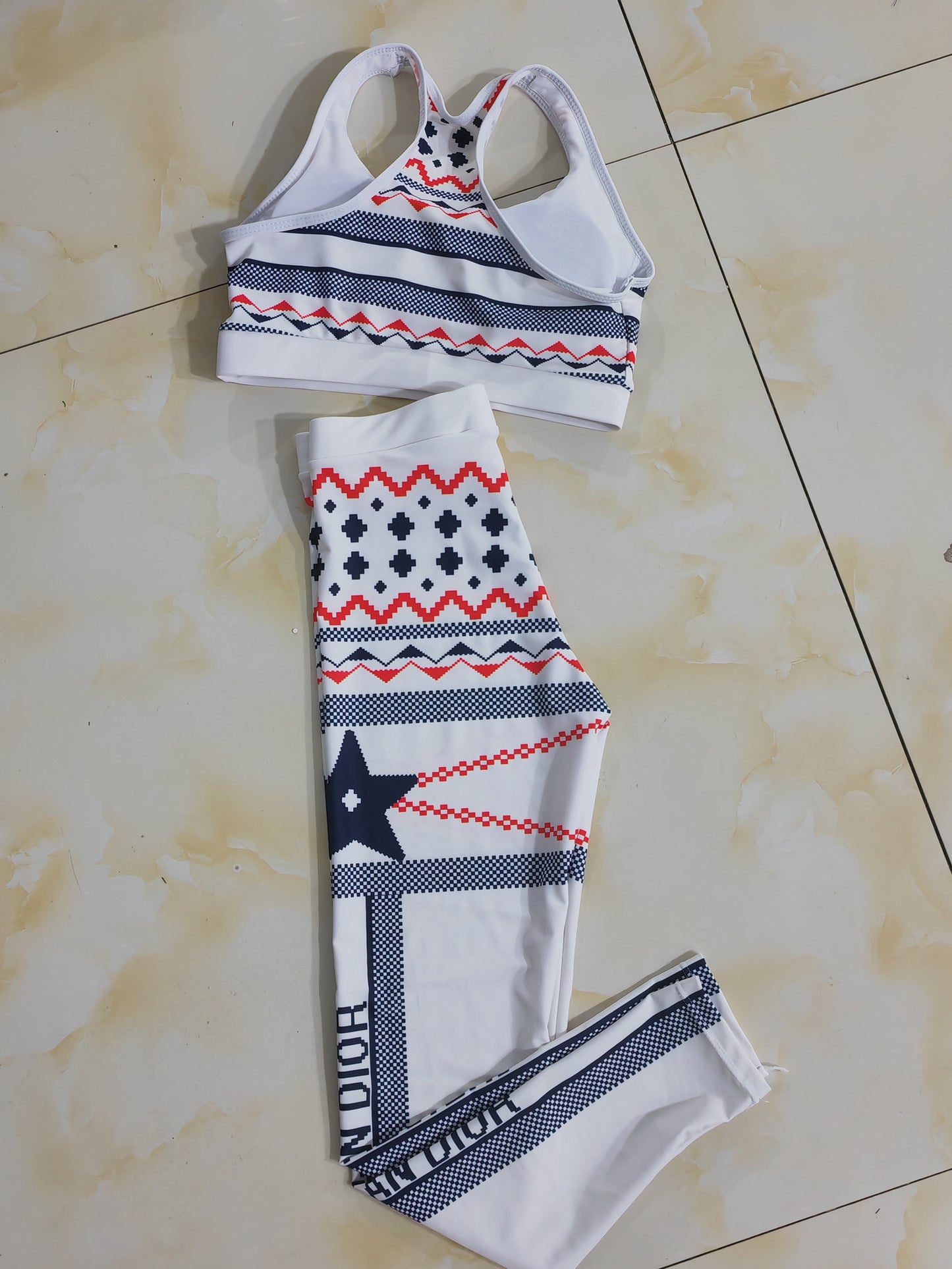 14D29YDE Stylish Long sleeve swimsuit