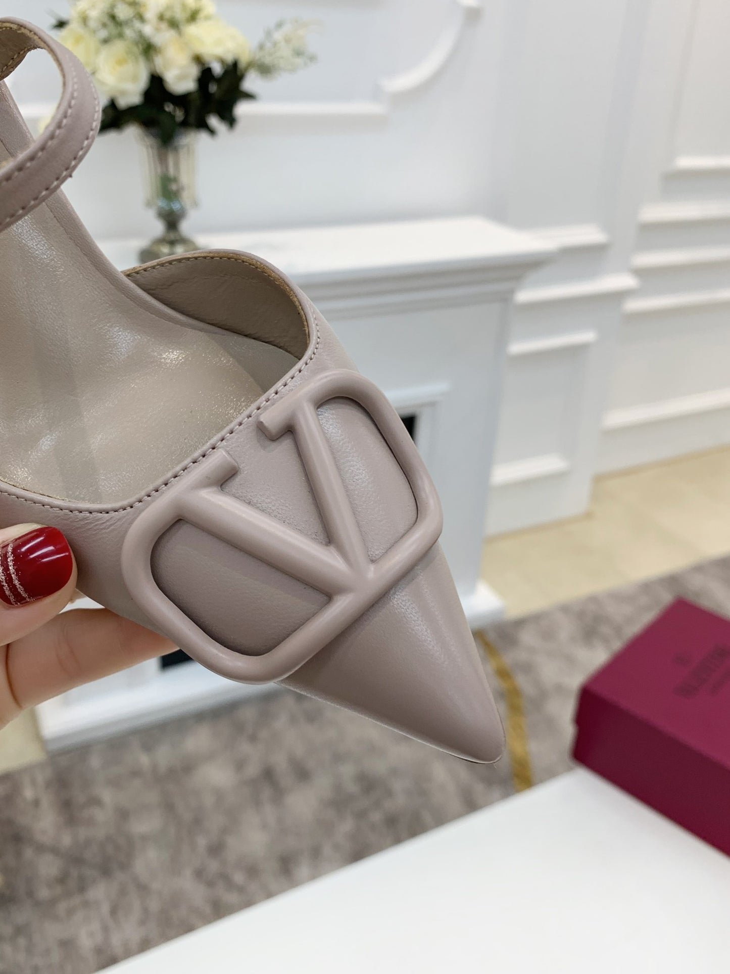 2YVL28ZDE Stylish leather High heels